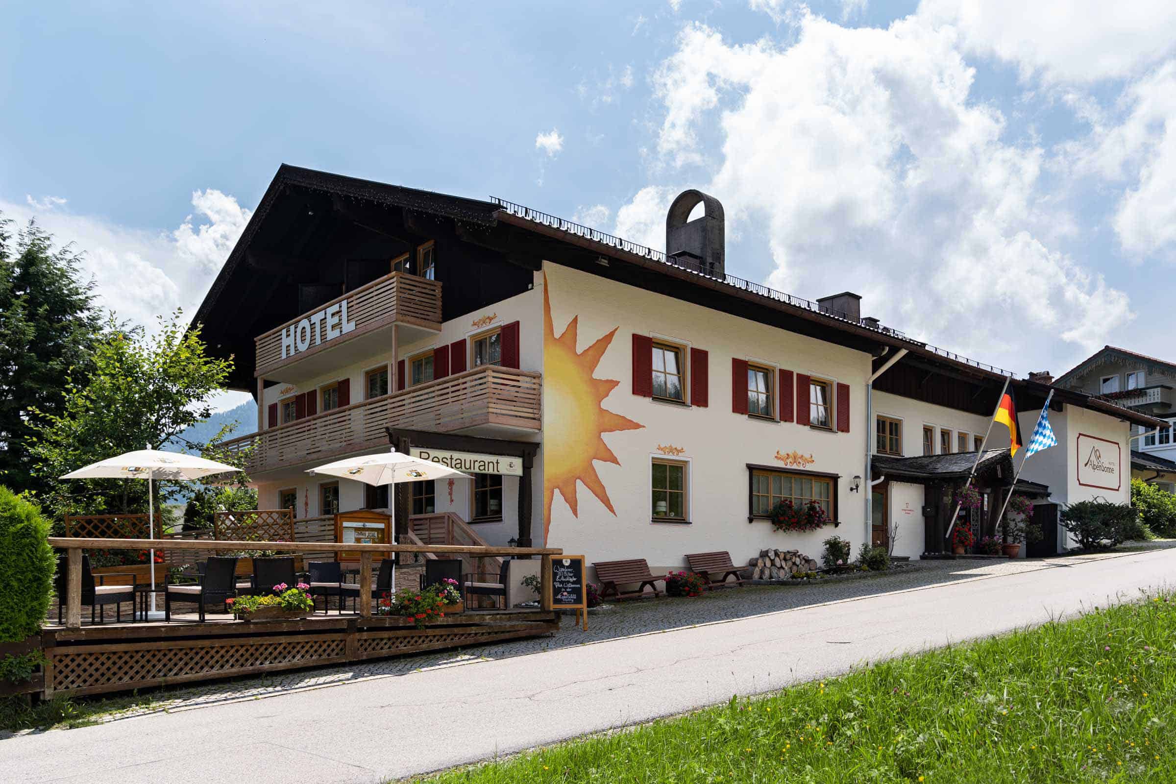 Hotel Alpensonne Ruhpolding Aussenansicht Sonne
